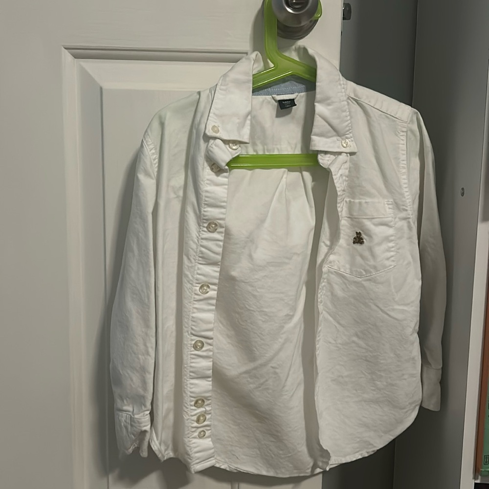 Boys Gap long sleeve white dress shirt. Size 5T.